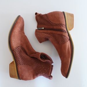 ⚡️ MI.IM SUEDE CUT OUT ANKLE BOOTIES